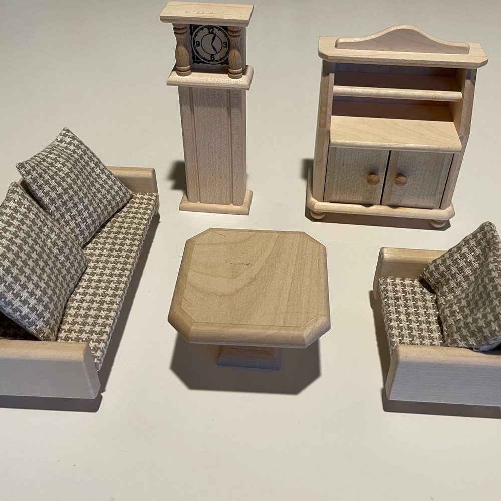 7-PIECE DOLLHOUSE FURNITURE